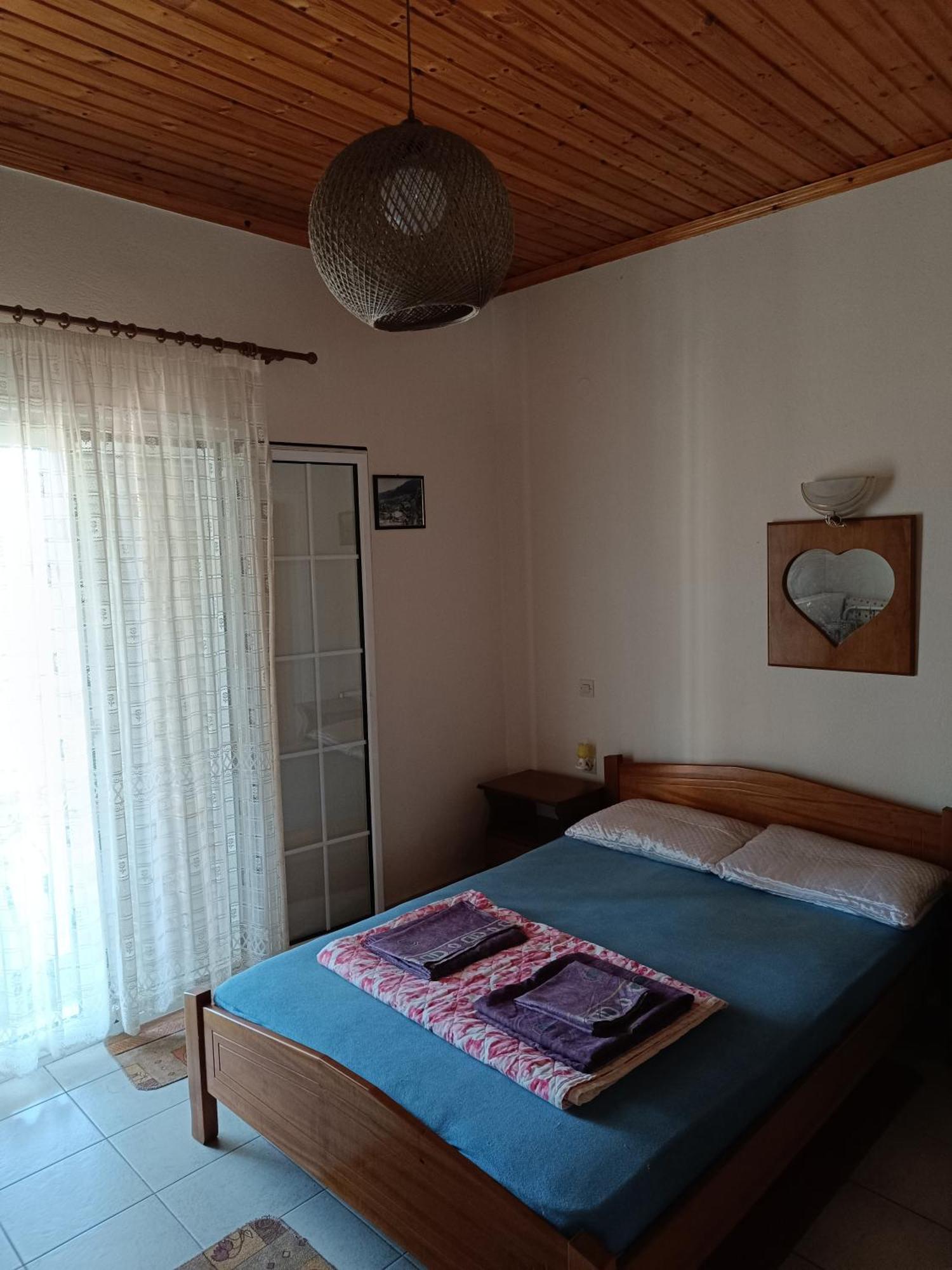 Πανδοχείο Λίμνης Πλαστήρα Hotel Kastania  Ngoại thất bức ảnh